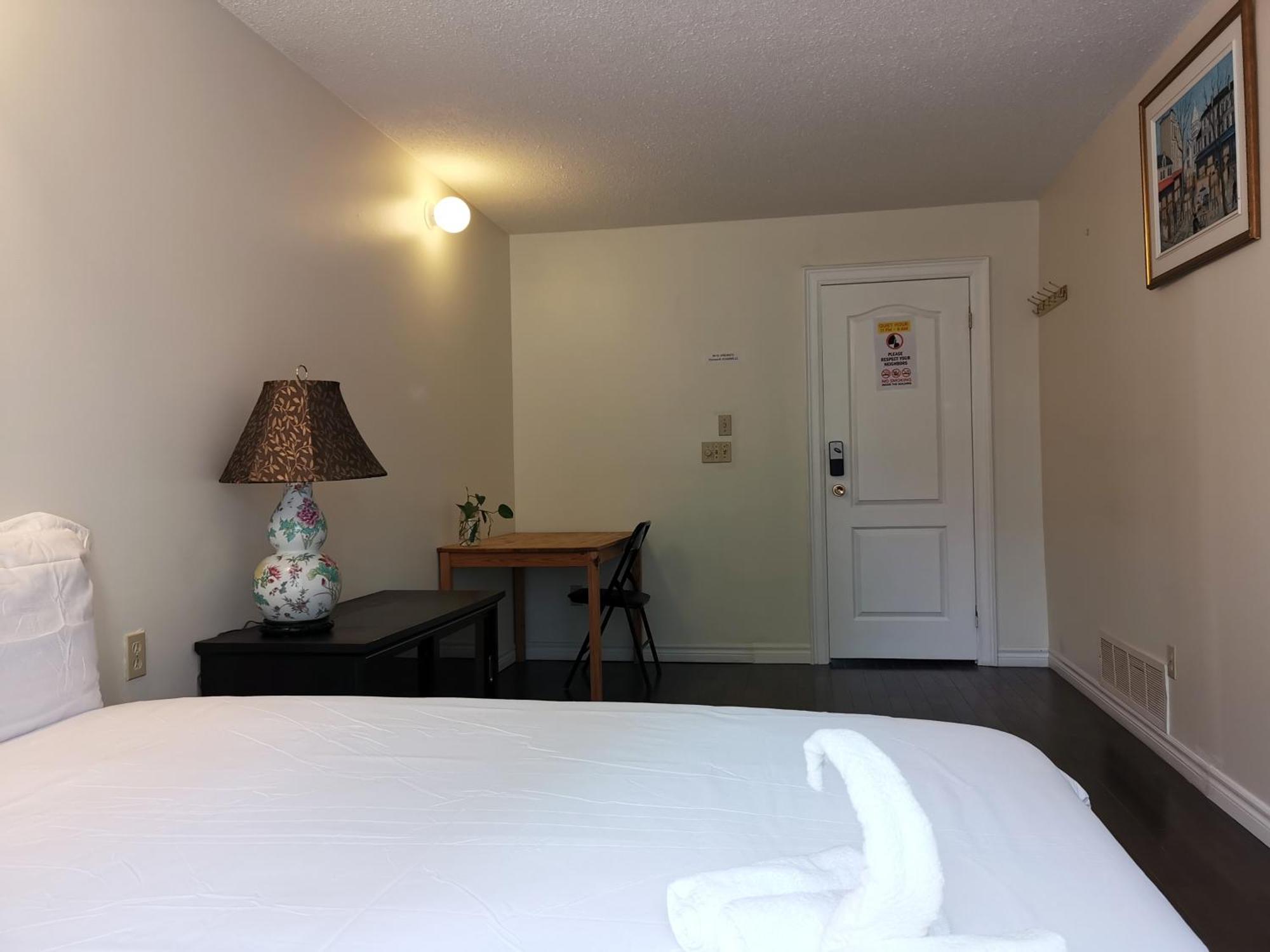 Private Rooms In House In North York Shared Kitchen トロント エクステリア 写真