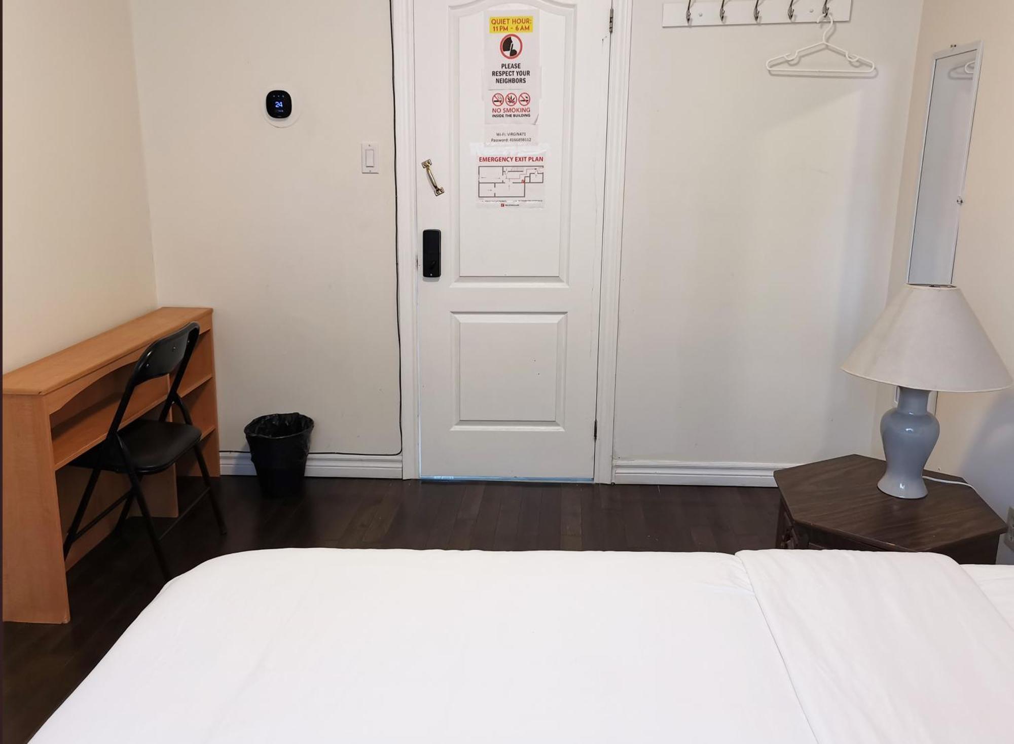Private Rooms In House In North York Shared Kitchen トロント エクステリア 写真